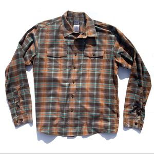 Men’s Patagonia long sleeve shirt